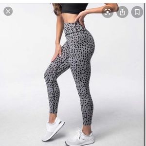 Balance althetica grey snow leopard leggings